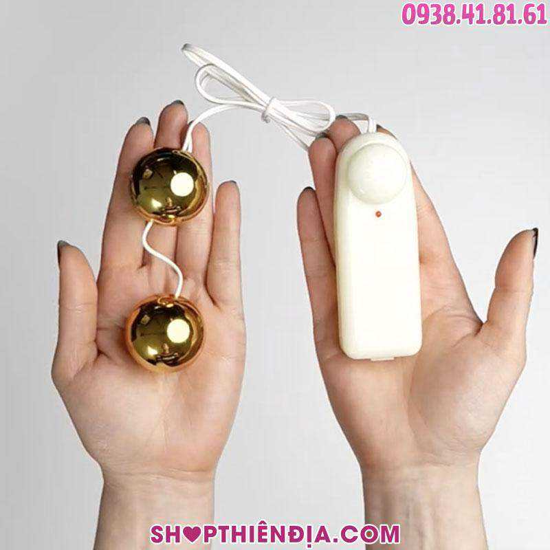 Đặt trên lòng bàn tay trứng rung làm se khít âm đạo Golden Ball màu vàng